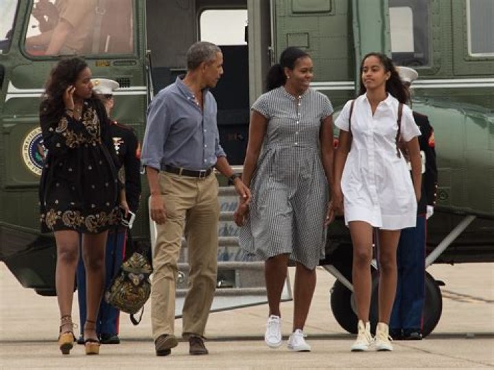 Capturing The Journey: Pictures Of Michelle Obama While Pregnant