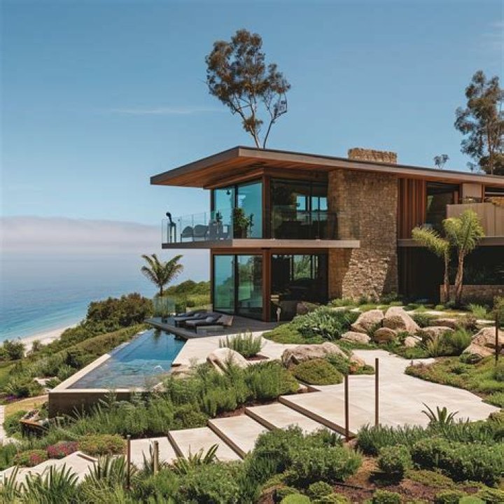 Discovering Shannen Doherty's Stunning House In Malibu