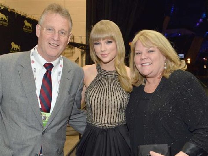 Exploring The Relationship Status: Are Scott And Andrea Swift Back Together?