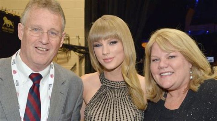 Unraveling The Rumors: Are Taylor Swift's Parents Back Together?